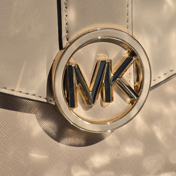 Michael Kors Carmen Medium Convertible Shoulder Crossbody Bag Buff Leather